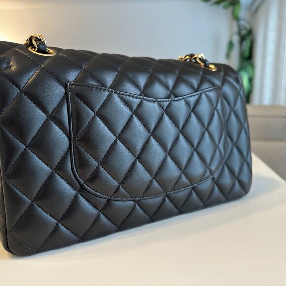 Chanel Classic Flap Lambskin - 9.8 Condition - Black/Gold in Medium/Large - Picture 3 of 11